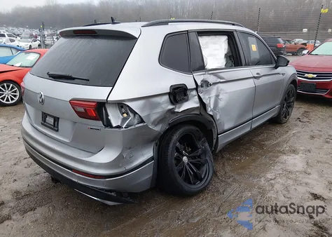 2020 Volkswagen Tiguan 2.0T Se/2.0T Se R-Line Black/2.0T Sel z USA, uszkodzony, nr VIN 3VV2B7AX6LM134408